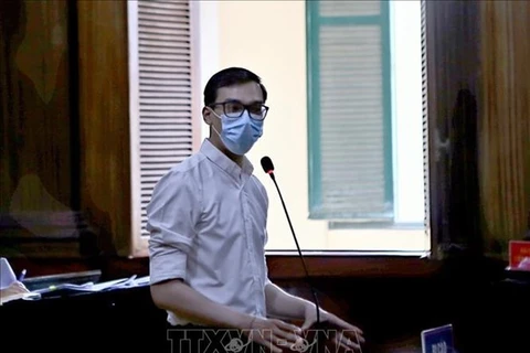  29-летний Зыонг Туан Хау, сотрудник национального авиаперевозчика Vietnam Airlines, получил два года условно за распространение COVID-19. (Фото: ВИА)
