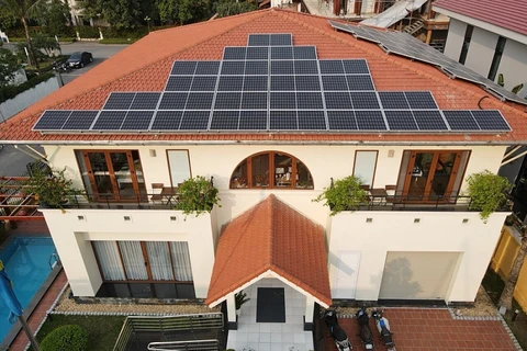 Солнечная энергетическая система была представлена посольством Швеции в Ханое. (Источник congthuong.vn)