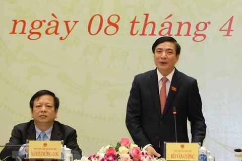 Заседание ведет Генеральный секретарь НС НС Буй Ван Кыонг (Фото: ВИА)