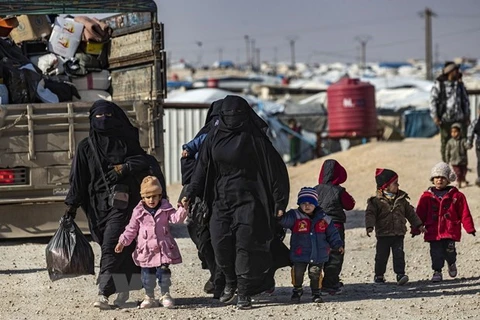 Женщины и дети замечены в лагере Аль-Хол в сирийской провинции Хасаке 28 января 2021 г. (Фото: AFP/ВИА)