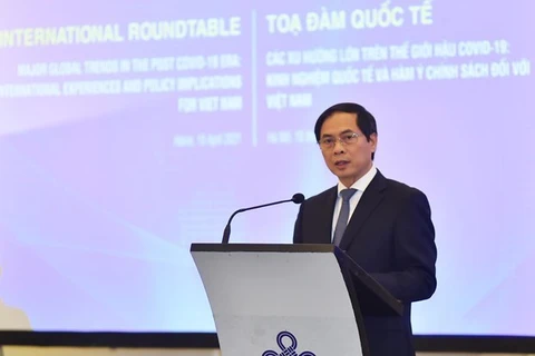 Министр иностранных дел Буй Тхань Шон на мероприятии. (Фото: ВИА)