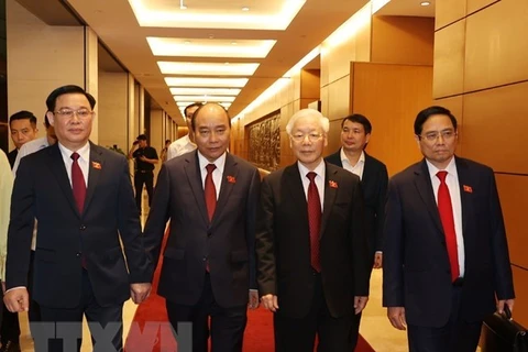 На фото слева председатель Национального собрания Выонг Динь Хюэ, президент страны Нгуен Суан Фук, Генеральный секретарь ЦК КПВ Нгуен Фу Чонг, премьер-министр Фам Минь Тьинь. (Фото: ВИА)