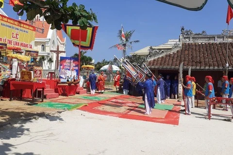 Ритуал, проводимый в рамках Фестиваля памяти солдат Хоангша (Фото: ВИА)