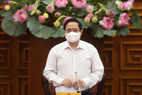 Премьер-министр Фам Минь Тьинь на заседании. (Фото: ВИА)