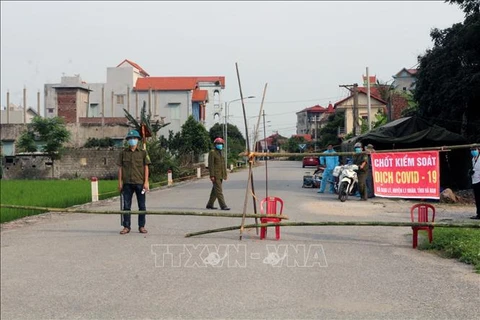 Функциональные силы установили пост в деревне Куаннян, община Няндао, уезд Линян, где выявлен один инфицированный. (Фото: Нгуен Тьинь/ВИА).
