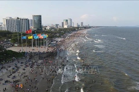 Прибрежный город Вунгтау 1 мая встречает почти 100.000 туристов (Фото: ВИA)