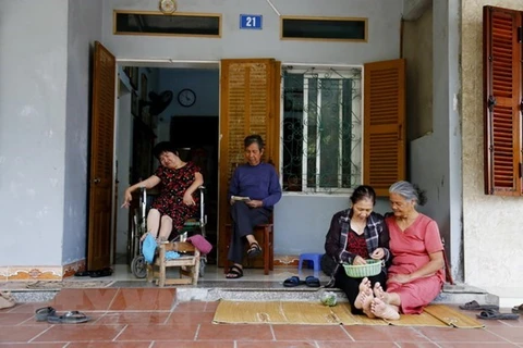 Жертва АО / диоксина (сидящая на инвалидной коляске) в провинции Туенкуанг (Фото: ВИА)