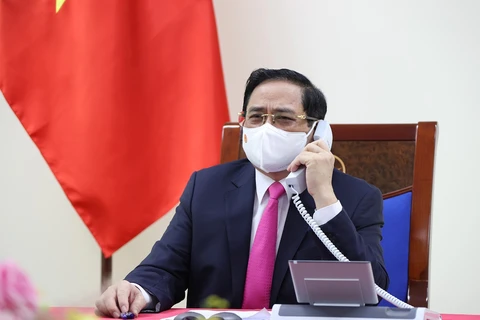 Премьер-министр Фам Минь Тьинь совершил телефонный разговор с японским коллегой Суга Ёсихидэ. (Фото: ВИА)