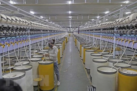 В текстильной компании в провинции Ханам (Фото: ВИА) 