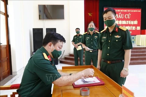 Подготовка к выборам в подразделении военного командования провинции Туенкуанг (Фото: ВИA)