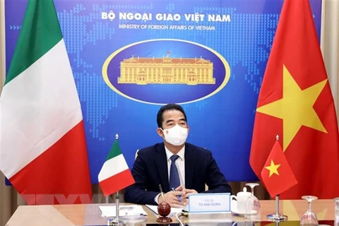Заместитель министра иностранных дел Вьетнама То Ань Зунг на третьей политической консультации Вьетнам - Италия. (Фото: ВИА)