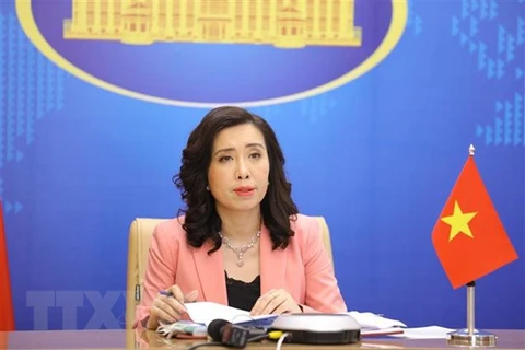 Официальный представитель МИДа Вьетнама Лу Тхи Тху Ханг во время пресс-конференции. (Фото: ВИА)