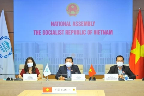  Делегация НС Вьетнама на пленарном заседании и заключительном заседании 142-й Ассамблеи Международного парламентского союза (Фото: ВИА)