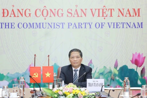 Член Политбюро, глава комитета ЦК КПВ по экономическим вопросам Чан Туан Ань возглавляет вьетнамскую делегацию, принимающую участие в 24-м ПМЭФ в режиме онлайн. (Фото: ВИА)