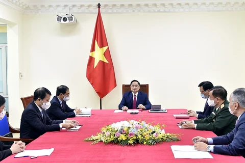 Премьер-министр Фам Минь Тьинь провел телефонный разговор с премьер-министром Китая Ли Кэцяном. (Фото: ВИА)