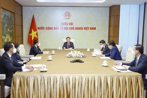 Председатель Национального собрания Выонг Динь Хюэ 8 июня проводит онлайн-переговоры с Председателем Совета Федерации (верхняя палата) РФ В. И. Матвиенко (Фото: ВИА)
