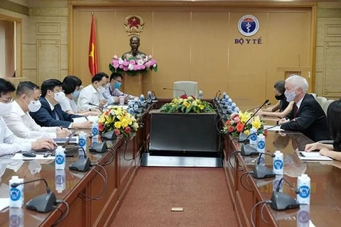 Совещание министра здравоохранения с иностранными послами в Ханое. (Фото: ВИА)