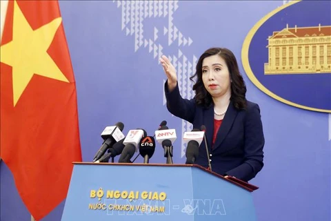 Официальный представитель МИДа Вьетнама Ле Тхи Тху Ханг на очередной пресс-конференции. (Фото: ВИА)