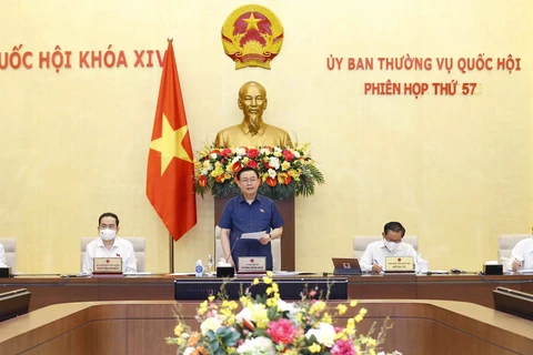 Председатель Национального собрания (НС) Выонг Динь Хюэ выступает со вступительной речью на 57-м заседании постоянного комитета НС. (Фото: ВИА)