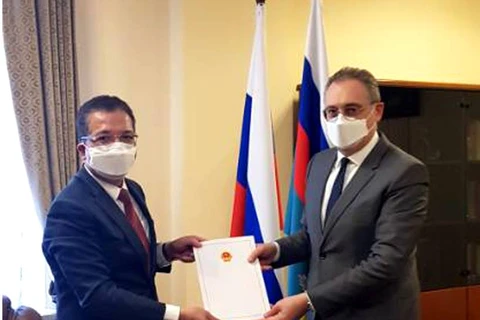 Вьетнам направлен на получение первой партии российской вакцины против COVID-19 в июле или августе