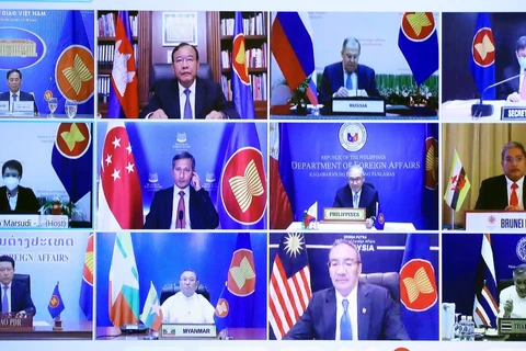 Министры иностранных дел стран приняли участие в специальном совещании министров иностранных дел АСЕАН - Россия в видеоформате. (Фото: Лам Кхань/ВИА)
