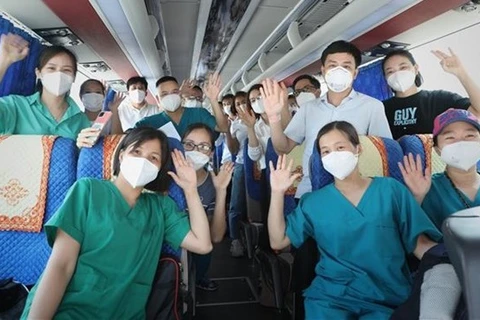 Медицинский персонал Бакжанга перед отправкой (Фото: ВИА) 