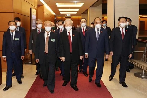 Прибытие на церемонию открытия генерального секретаря ЦК КПВ Нгуен Фу Чонга и руководителей партии и государства.( Фото: ВИА) 