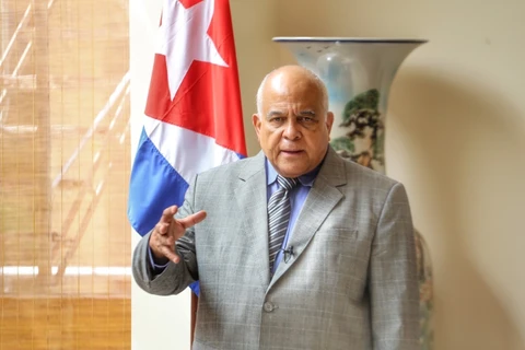 Посол Кубы во Вьетнаме Орландо Николас Эрнандес Гильен во время пресс-конференции в Ханое 21 июля (Источник: ВИА)