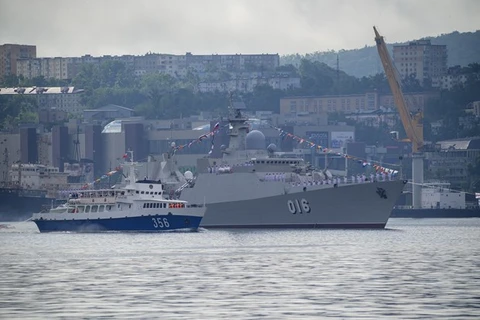 Вьетнамское судно 016- Куанг Чунг на параде в честь Дня ВМФ во Владивостоке 25 июля (Фото: ВИА) 