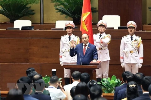 Президент Нгуен Суан Фук принес присягу перед Национальным собранием, соотечественниками и избирателями по всей стране. (Фото: Зыонг Жанг/ВИА)