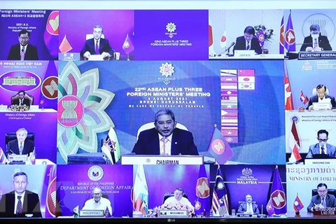 Министры иностранных дел стран приняют участие в 22-м совещании министров иностранных дел стран АСЕАН + 3 в онлайн-формате. (Фото: ВИА)