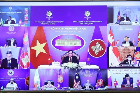 Министр иностранных дел Буй Тхань Шон присутствовал и выступил на 54-й встречи министров иностранных дел стран АСЕАН (AMM-54) утром 2 августа. (Фото: ВИA)