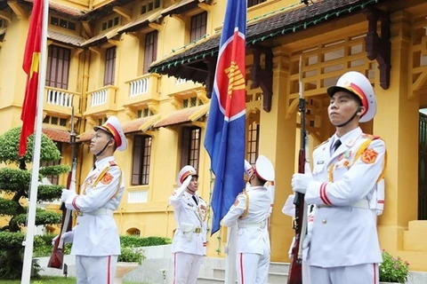 Церемония поднятия флага АСЕАН (Фото: ВИА)