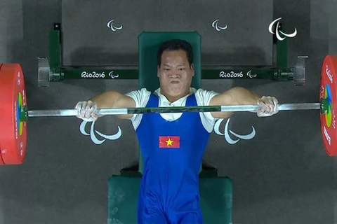 Атлет Ле Ван Конг является рекордсменом Паралимпийских игр в весовой категории до 49 кг. (Фото: VTV)