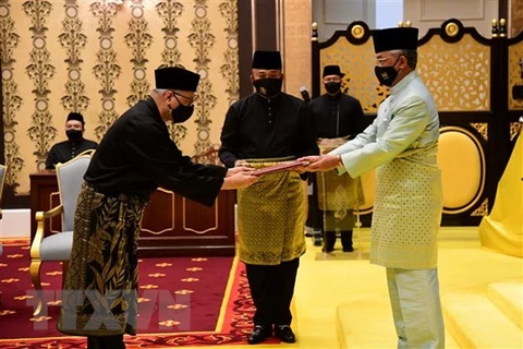 Исмаил Сабри Яакоб (слева) был приведен к присяге в качестве премьер-министра Малайзии. (Фото: AFP/ВИА)