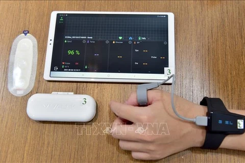 Высокотехнологичное решение Tele-ICU Monitoring включает планшеты, измеритель пульса и концентрацию кислорода в крови (Checkme O2), а также регистратор ЭКГ для измерения частоты пульса и дыхания (Continuous ECG Recorder). (Фото: ВИА)