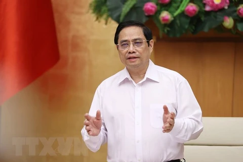 Премьер-министр Фам Минь Тьинь председательствовал на очередном заседании правительства в августе 2021 года. (Фото: ВИА)