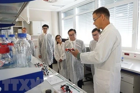 Министр сельского хозяйства и развития села Ле Минь Хоан посетил технологическую лабораторию BOKU (Фото: ВИА)