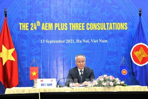 Заместителем министра промышленности и торговли Чан Куок Кхань председательствовал на заседании в Ханое. (Фото: Чан Виет/ВИА)
