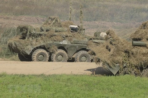 Резервные бронетанковые войска атакуют во время учений "Запад-2021". (Фото: ВИА)