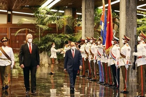 Официальная церемония встречи президента Нгуен Суан Фука (справа) (Фото: ВИ