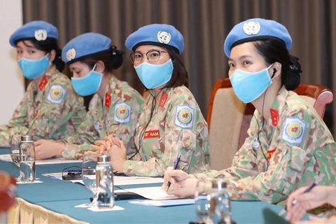 Вьетнамские женщины-офицеры и солдаты готовятся присоединиться к миротворческим силам. (Фото: ВИА)