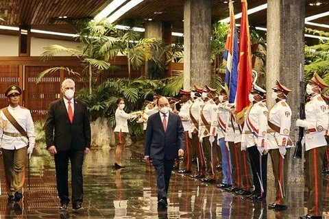 На церемонии встречи президента Нгуен Суан Фука в Гаване. (Фото: ВИА)