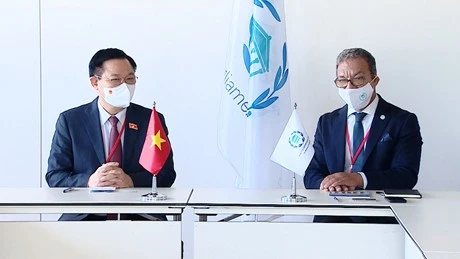 Председатель Национального собрания Выонг Динь Хюэ и президент МПС Дуарта Пачеко, Австрия, 6 сентября. (Фото: VGP)