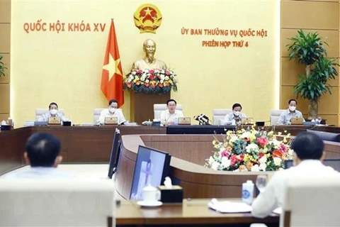 Председатель НС Выонг Динь Хюэ (в центре) выступает на мероприятии. (Источник: ВИA)