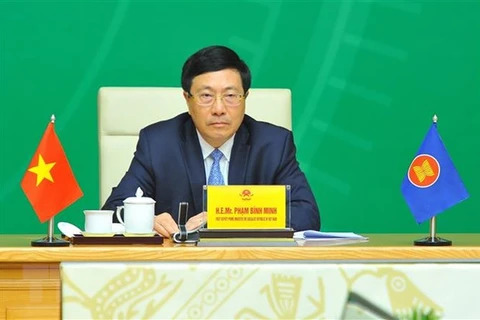 Постоянный заместитель премьер-министра Фам Бинь Минь выступает на конференции. (Фото: Минь Дык / ВИА)