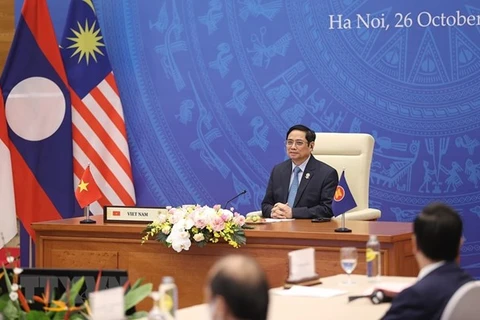 Премьер-министр Фам Минь Тьинь выступает на 39-м саммите АСЕАН (Фото: Зыонг Жанг/ВИА)