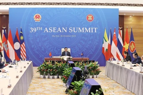 Премьер-министр Фам Минь Тьинь на 39-м саммите АСЕАН (Фото: ВИА)