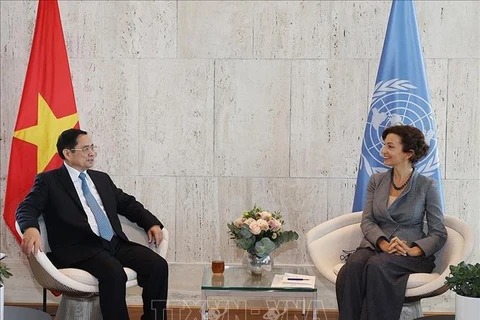 Премьер-министр Фам Минь Тьинь с Генеральным директором ЮНЕСКО Одри Азуле. (Фото: Зыонг Жанг/ВИА)