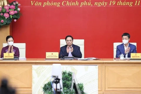 Премьер-министр Фам Минь Тьинь (в центре) на мероприятии (Фото: ВИA)